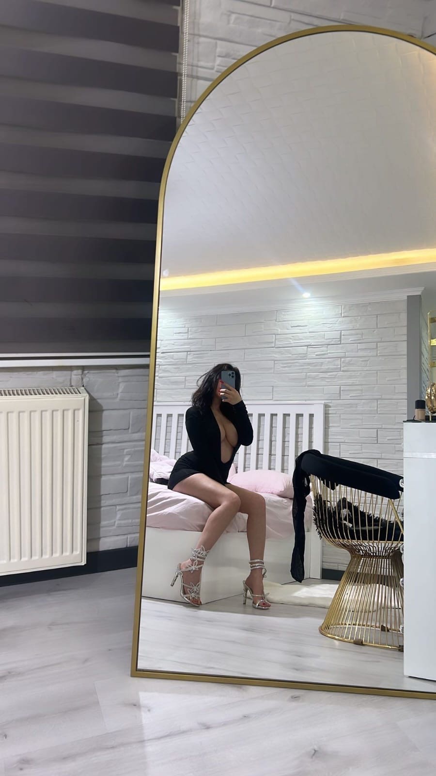 Sinanpaşa Yüksek Enerjili Kadın Bayan Escort Leyla
